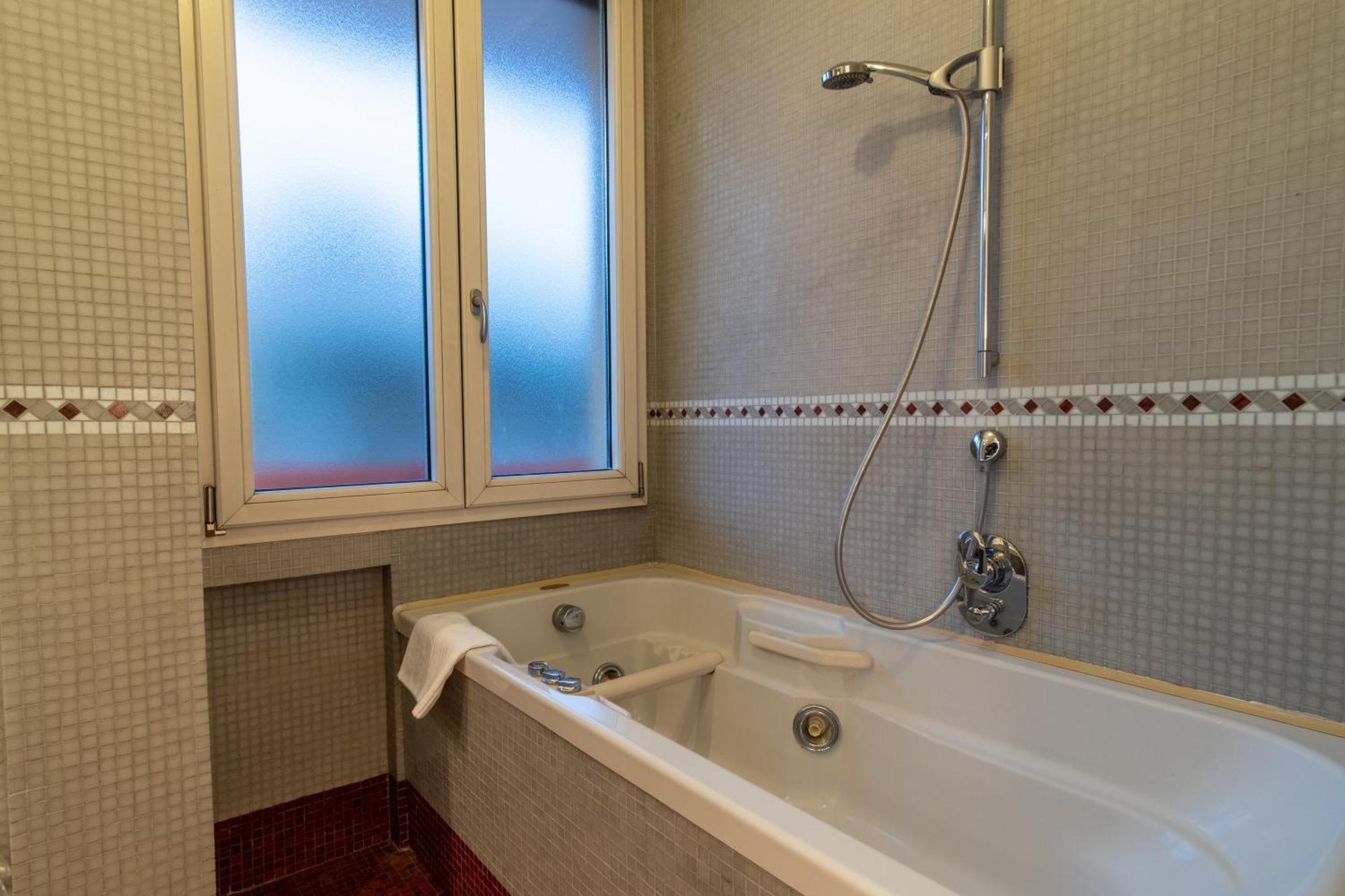 Attic With Terrace And Jacuzzi - Luxury Apartment Řím Exteriér fotografie